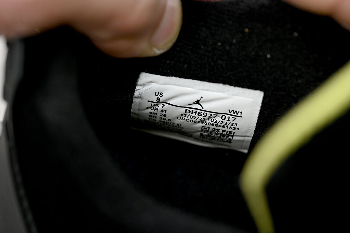 Jordan 4 Retro Thunder - Icy Clothes Ro