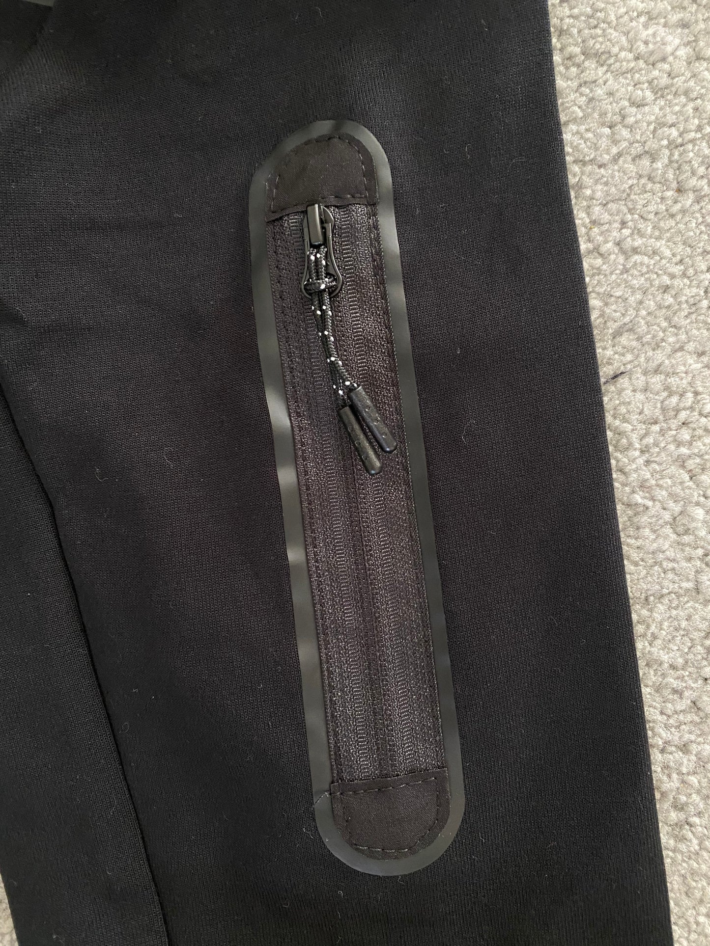 Nike Tech Fleece Black - Icy Clothes Ro