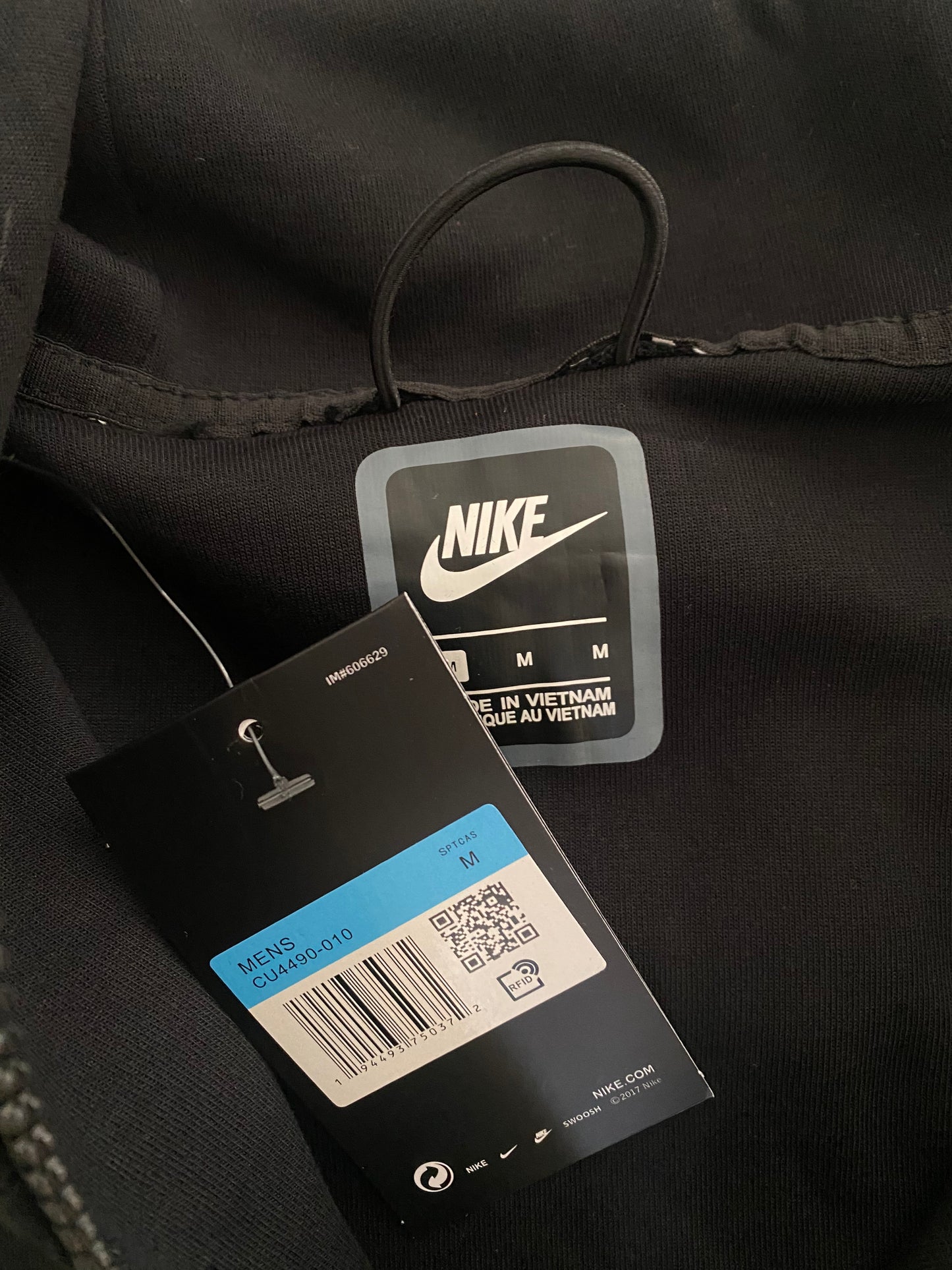 Nike Tech Fleece Black - Icy Clothes Ro