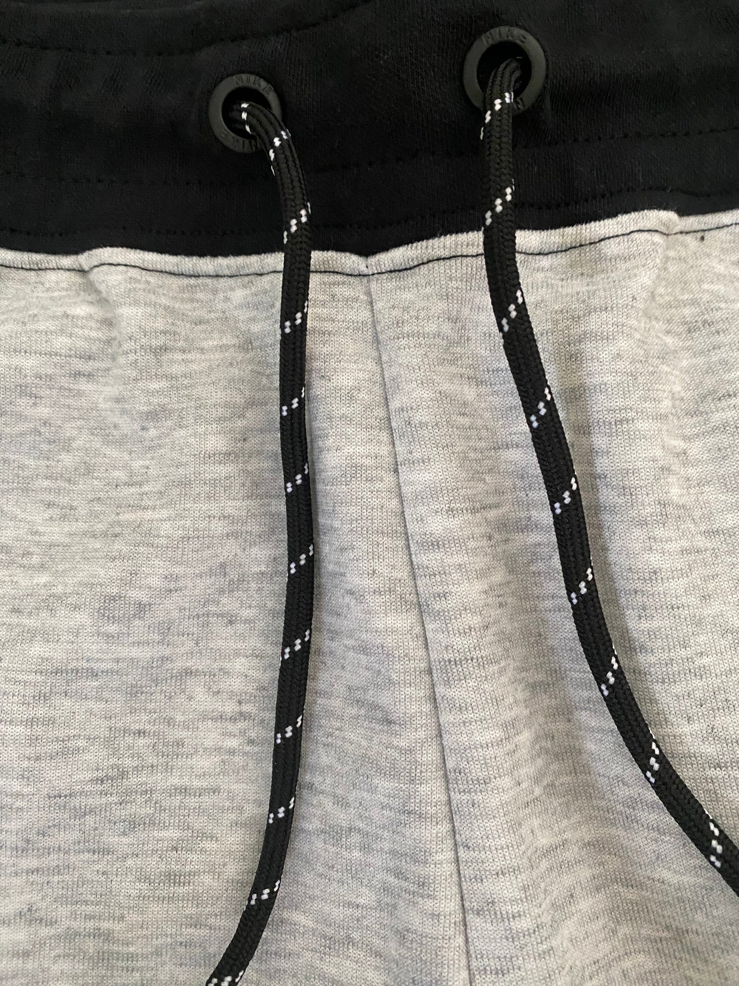 Nike Tech Fleece Grey/Black - Icy Clothes Ro