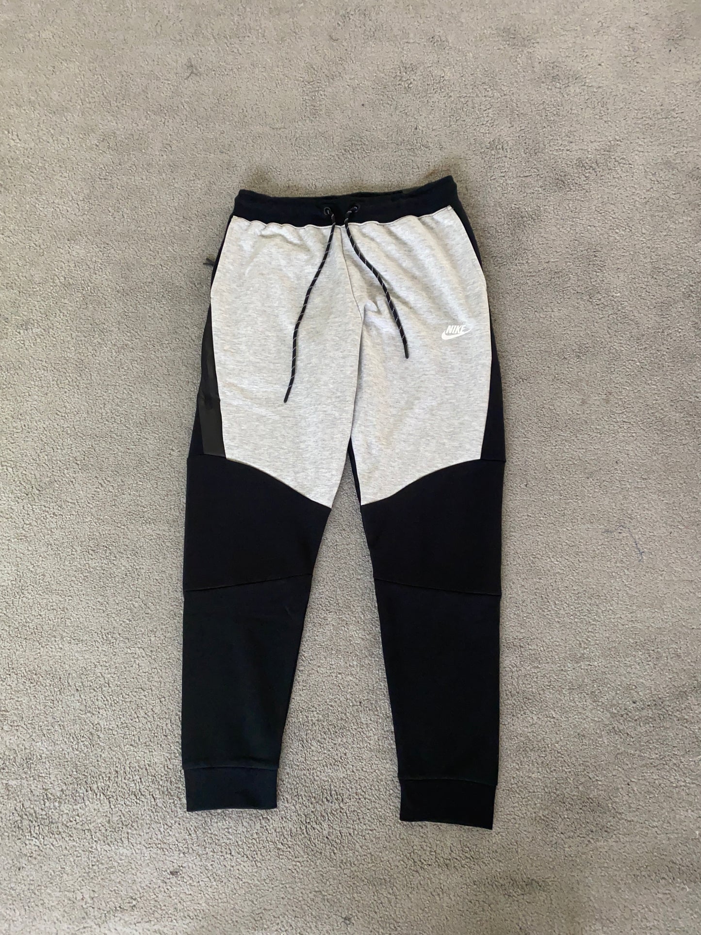 Nike Tech Fleece Grey/Black - Icy Clothes Ro