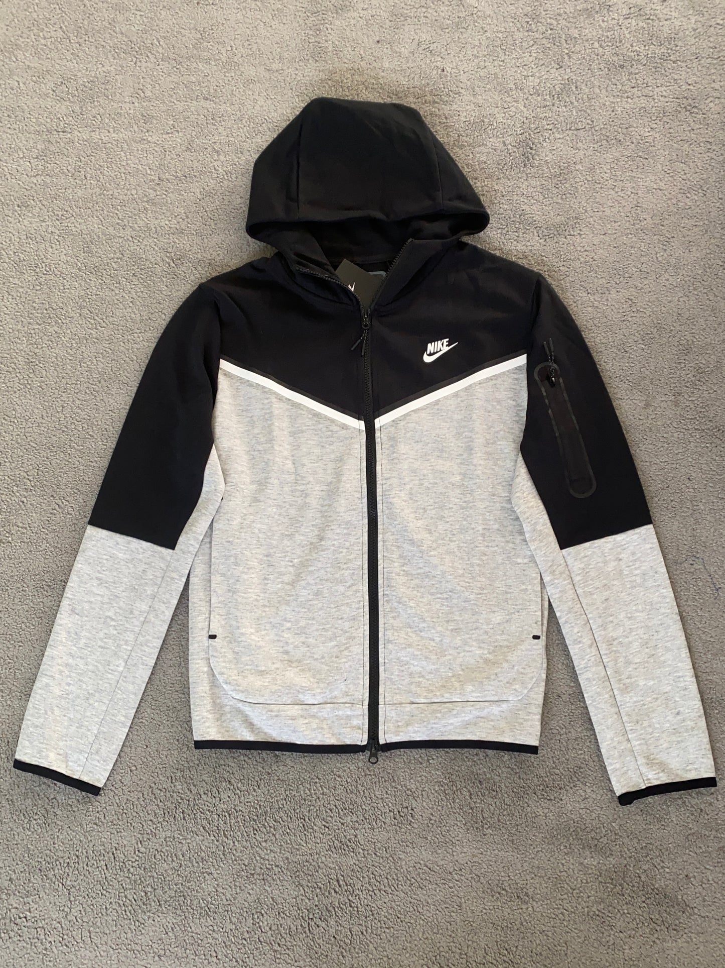 Nike Tech Fleece Grey/Black - Icy Clothes Ro