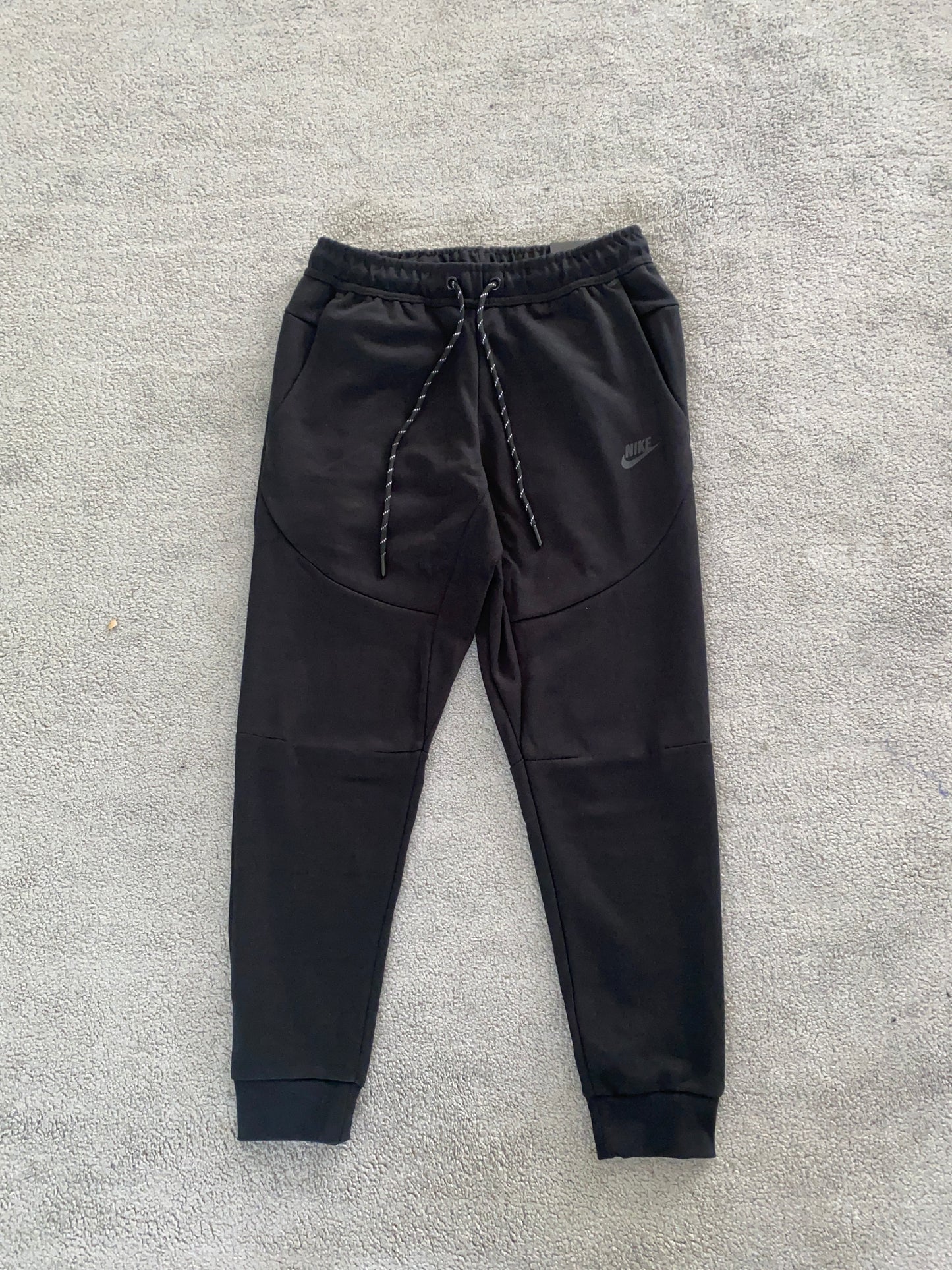 Nike Tech Fleece Black - Icy Clothes Ro