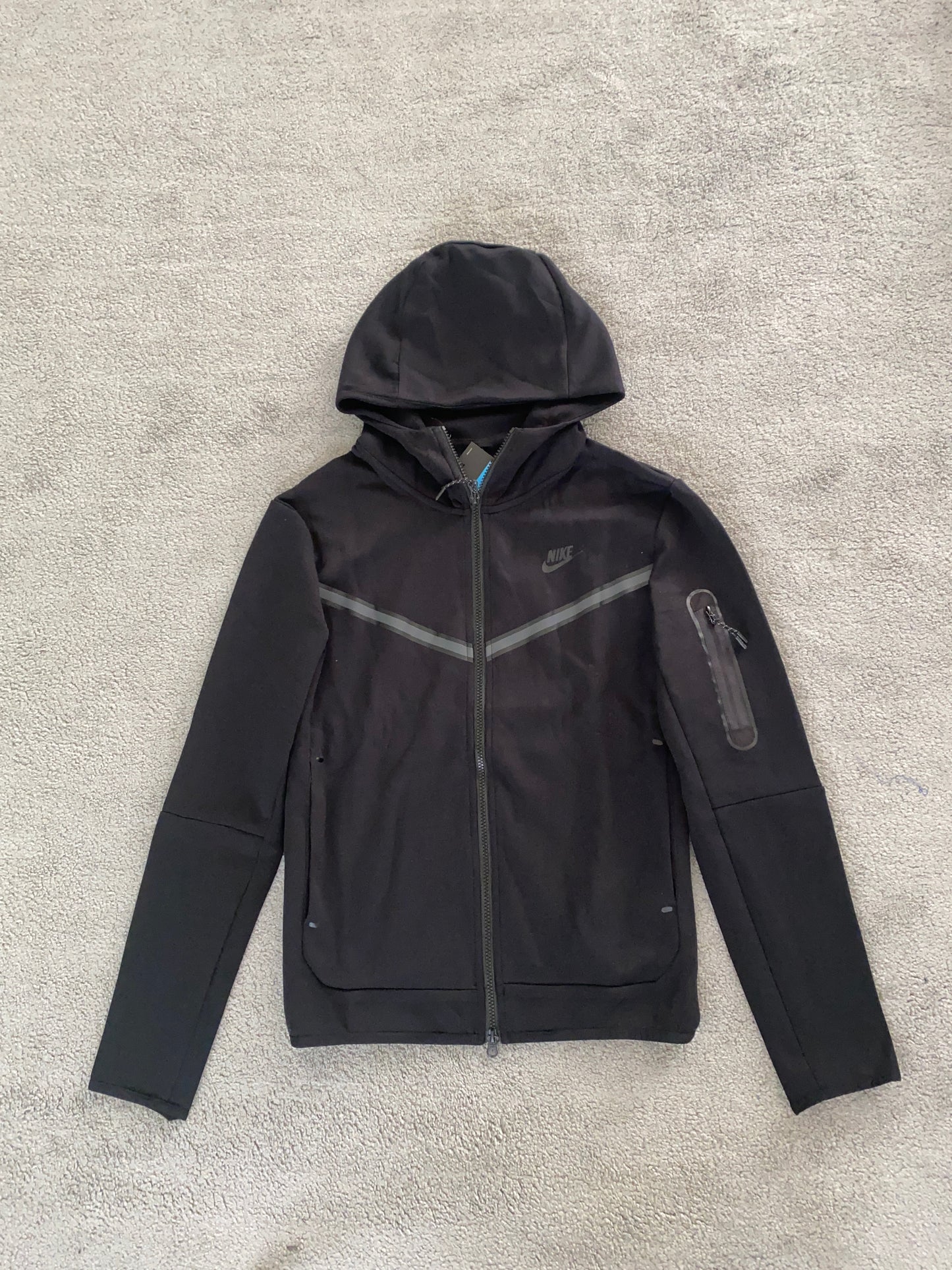 Nike Tech Fleece Black - Icy Clothes Ro