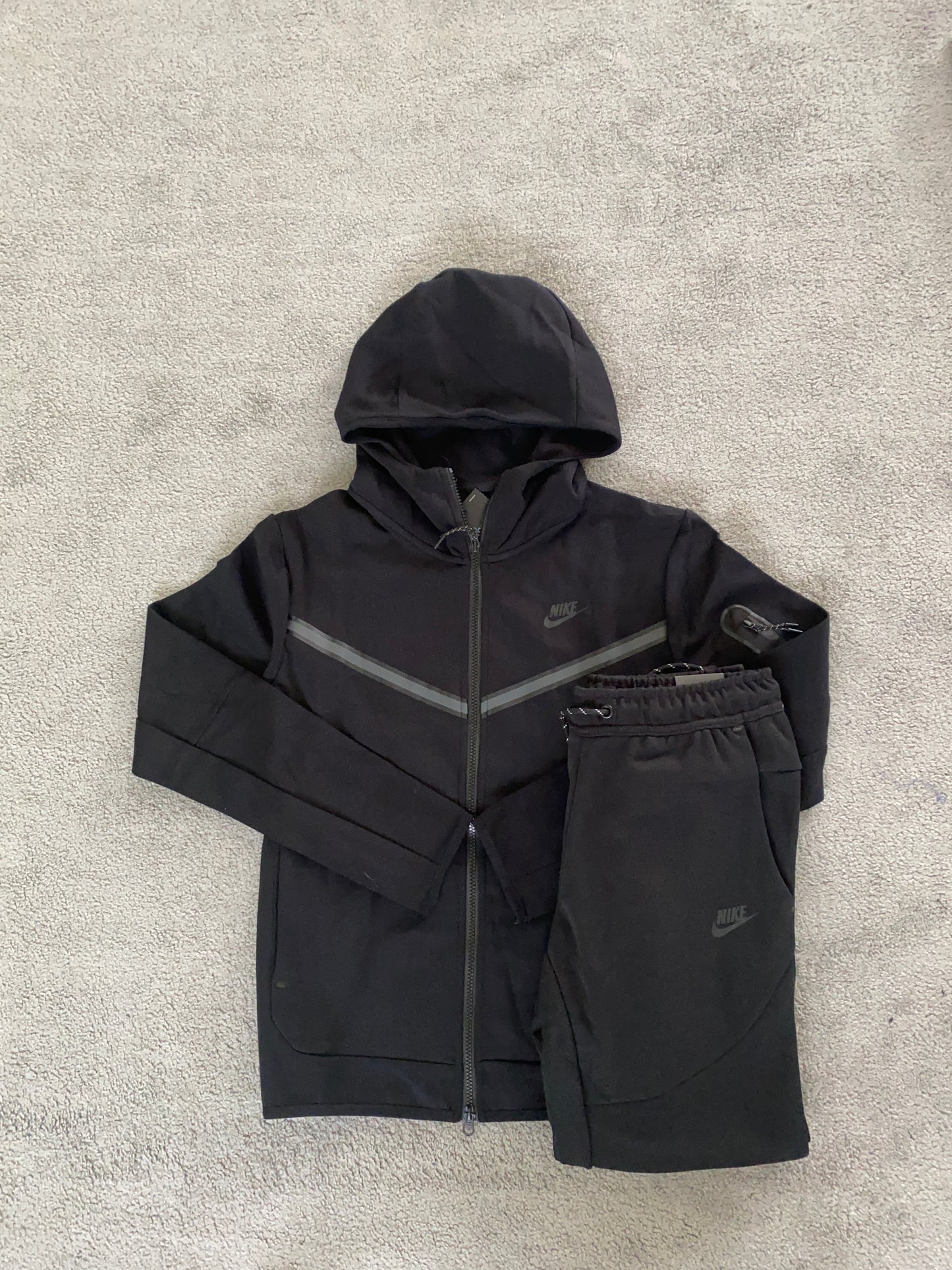 Nike Tech Fleece Black - Icy Clothes Ro