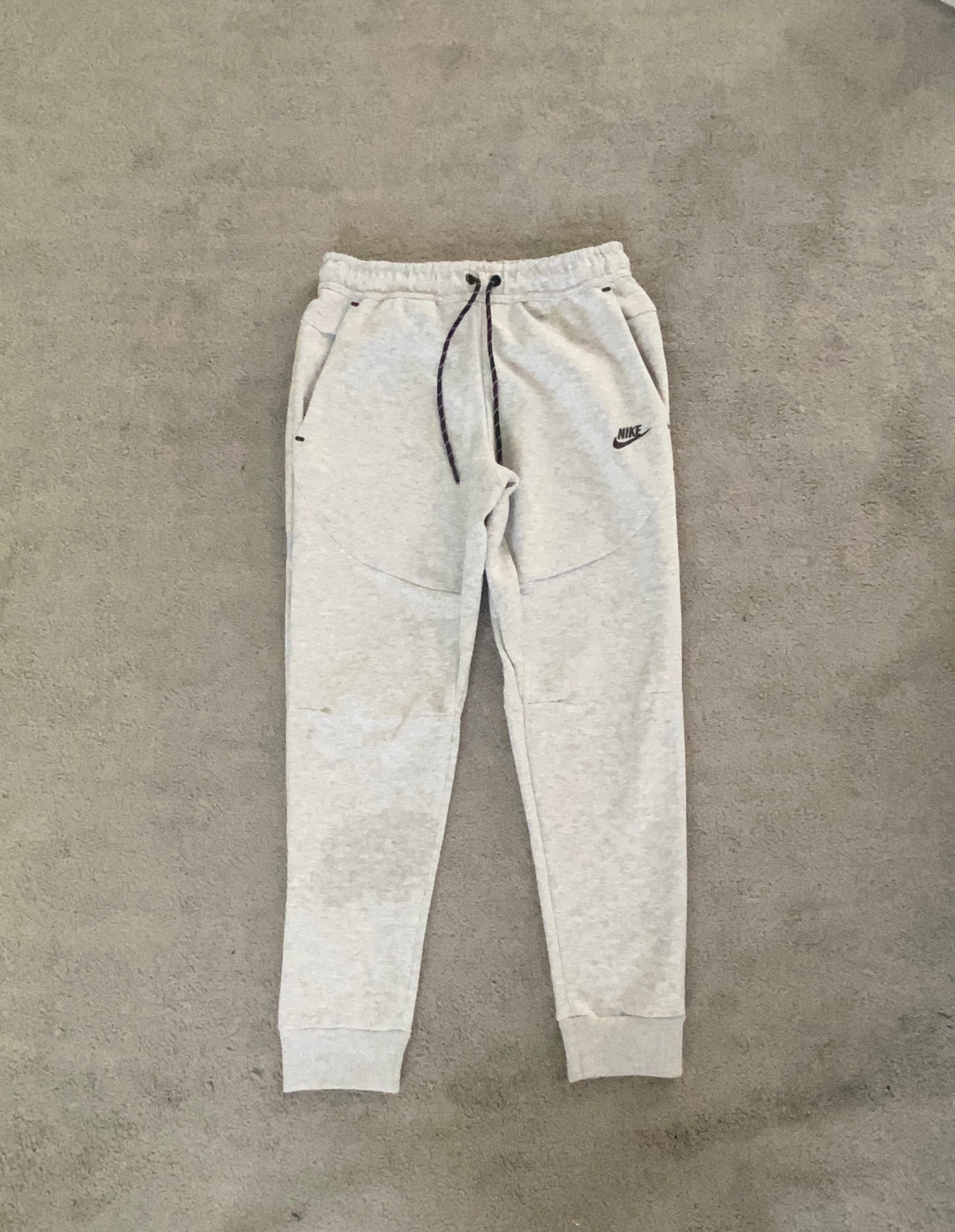 Nike Tech Fleece Grey - Icy Clothes Ro